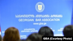 „ადვოკატის პროფესიული საქმიანობის განხორციელების დროს ნებისმიერი შესაძლო ხელშეშლის ფაქტზე ... მუდამ გვექნება მყისიერი, მკაცრი და ადეკვატური რეაქცია“, - აცხადებს ასოციაცია