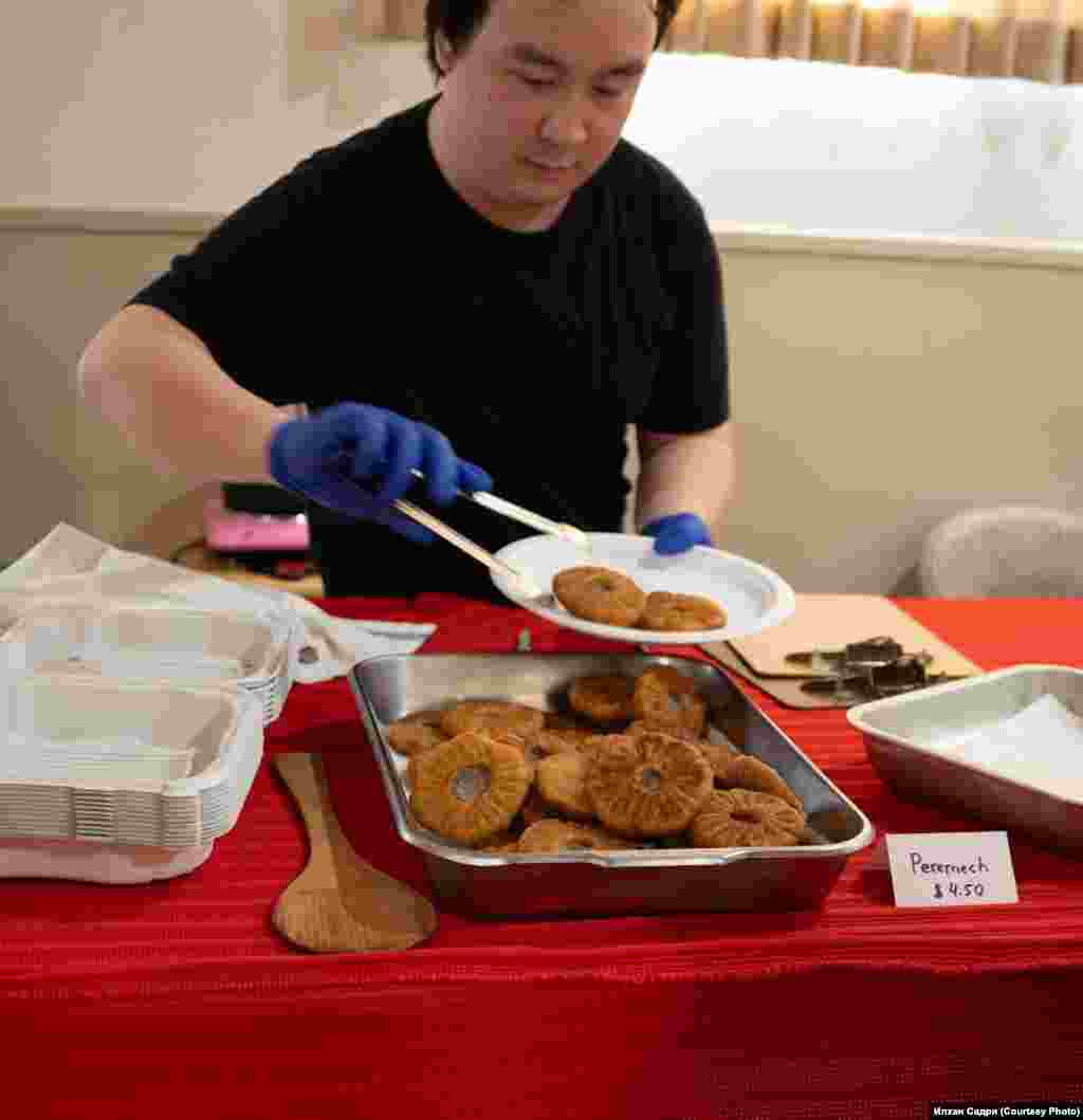 Ярминкәдә пәрәмәч саттылар