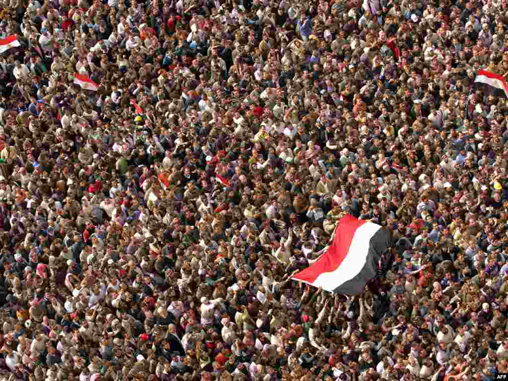 Tens of thousands of antigovernment protesters gather on Cairo's Tahrir Square on February 4.