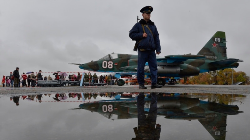 Министр Казакбаев: Канттагы авиабазаны кеңейтүү боюнча расмий сунуш болгон эмес