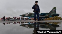 Gyrgyzystanyň Kant şäherindäki Russiýanyň harby uçar bazasy.