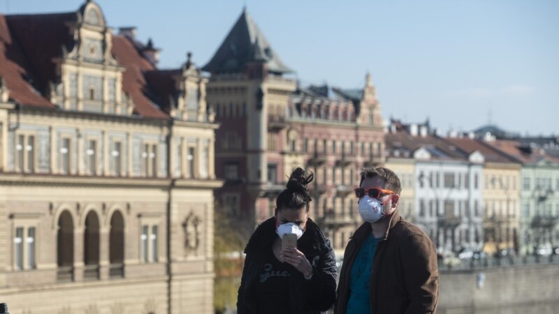 Lehtësohet vendimi për veshjen e maskës në Çeki