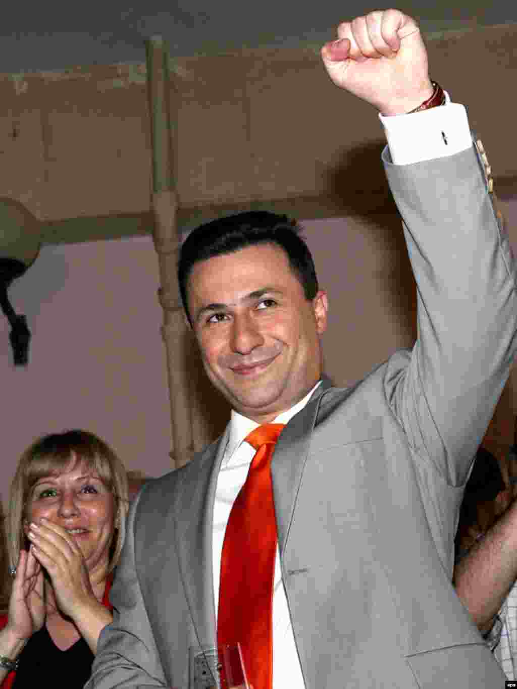 Parlamentarni izbori u Makedoniji - Premijer Nikola Gruevski je ponovo izabran. Promatrači su kritizirali medijsko jednostrano izvještavanje koje je utjecalo na rezultate te procijenili da će izbori odložiti aspiracije Makedonije ka evropskim integracijama.