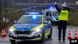 Польська поліція на місці диверсії 17 листопада 2025 року, ілюстративне фото