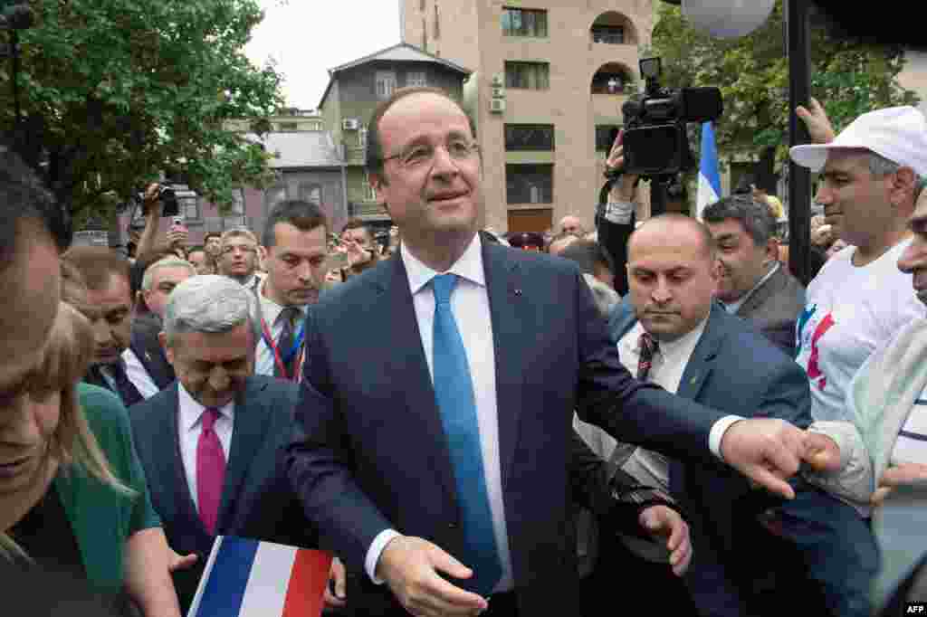 Президент Франции Франсуа Олланд во время визита в Ереван 12 мая в интервью Азаттыку заявил, что Армения сможет подписать договор об ассоциации с ЕС, несмотря на планы Еревана по присоединению к Таможенному союзу.&nbsp; Олланд считает, что Евросоюз сможет принять &quot;особую модель для Армении&quot; при участии Брюсселя и Еревана.