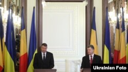 Президент України Петро Порошенко та президент Румунії Клаус Вернер Йоханніс під час зустрічі у Києві. 17 березня 2015 року