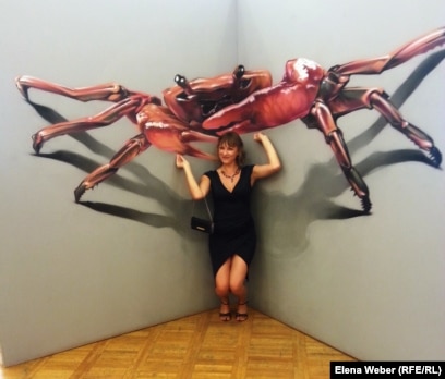 Жалаңаш арық брюнеткалар