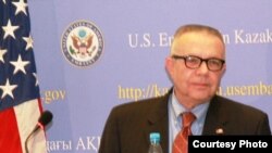 Американский дипломат Ричард Хоугленд