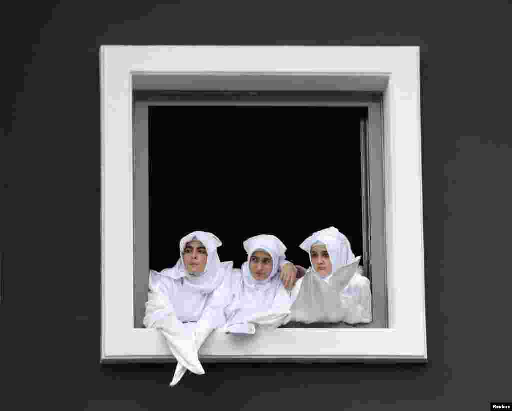 Shi'ite girls watch a reenactment of the battle of Karbala on a huge screen during an Ashura procession in Istanbul. (Reuters/Murad Sezer)