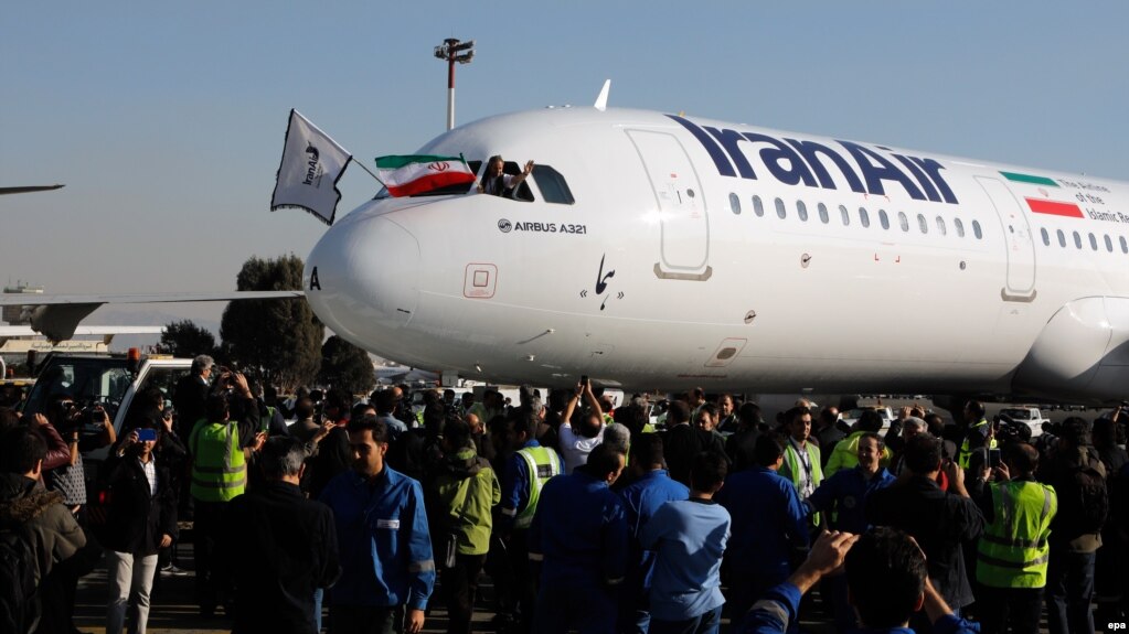 عکسی از ایرباسی که ۲۲ دی ۱۳۹۵ طبق قرارداد با ایران‌ایر به این شرکت تحویل داده شد