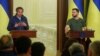 Президент України Володимир Зеленський (праворуч) і голова МАГАТЕ Рафаель Ґроссі під час спільної пресконференції. Київ, 26 квітня 2022 року