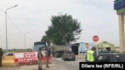 Блокпост на территории Жетысайского района Туркестанской области. 29 апреля 2020 года.