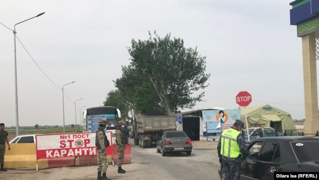 Блокпост на территории Жетысайского района Туркестанской области. 29 апреля 2020 года.