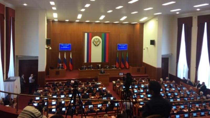 Дагестанские депутаты попросили Счетную палату выяснить судьбу денег для повышения квалификации медиков
