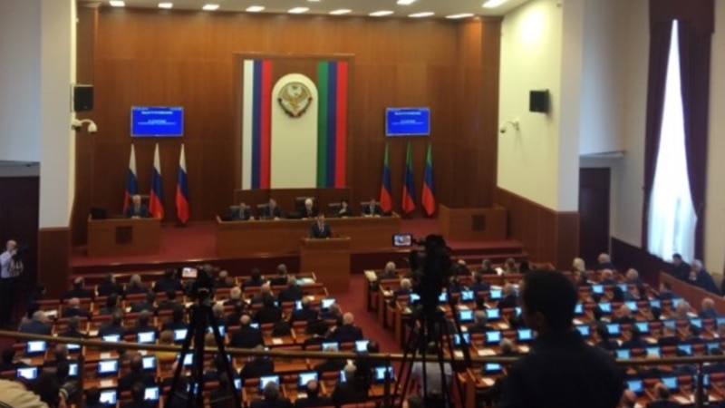Дагестанские активисты просят не рассматривать поправки в Конституцию на сессии Народного собрания