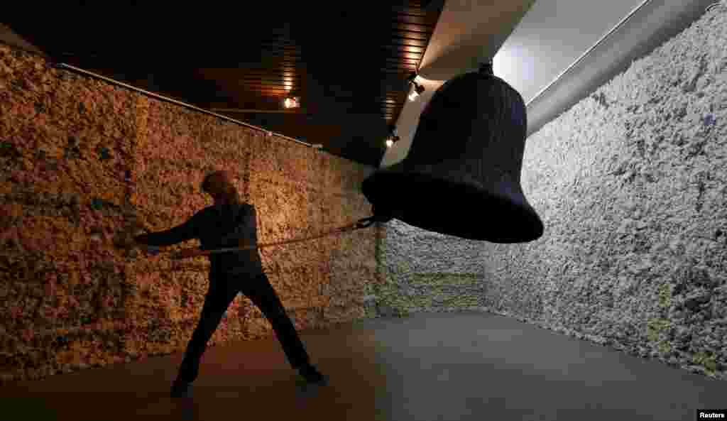 Russian artist Vasily Slonov "rings" a woolen bell during a performance of the Russian Alarm Bell, dedicated to prisoners of the gulag during the 11th Krasnoyarsk Museum Biennale at the Krasnoyarsk Museum Center in Siberia. About 30 artists from Russia, the United States, Germany, Poland, Britain, the Netherlands, and other countries presented their artworks and performances. (Reuters/Ilya Naymushin)