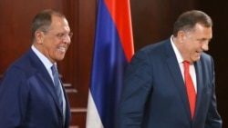Ruski ministar spoljnih poslova Sergej Lavrov (L) i tadašnji predsjednik RS Milorad Dodik napuštaju pres konferenciju u Banjaluci, 21. septembar 2018.