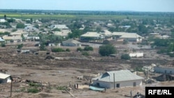 Floods destroyed 90 houses in the Khorasan district.