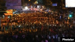 Armenia - People rally in Yerevan in support of gunmen occupying a police station, 25Jul2016.