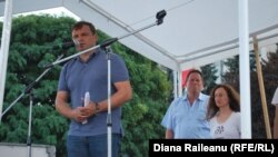 Andrei Năstase vorbind protestatarilor