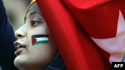 Илустрација, архивска фотографија, про- палестински поддржувач во Париз, Франција 