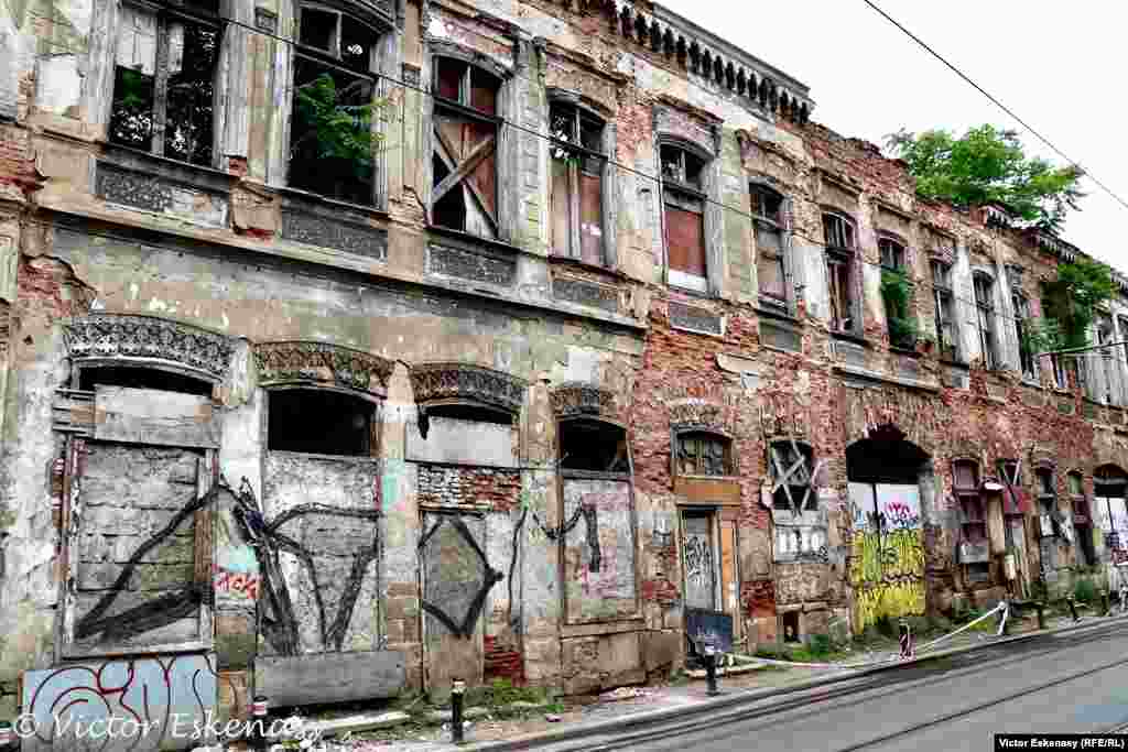 Hanul Solacoglu, clădire istorică datând de la 1859, abandonat și în ruină de ani de zile pe Calea Moșilor, București