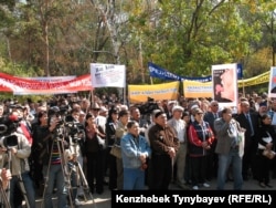 Қазақстанның мемлекеттік тілі – қазақ тілін қолдау жиыны. Алматы, 21 қыркүйек, 2008 жыл (Азаттық архивіндегі фото)
