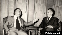 Луис Корвалан (слева) и генеральный секретарь компартии Румынии Николае Чаушеску. 23 May 1977