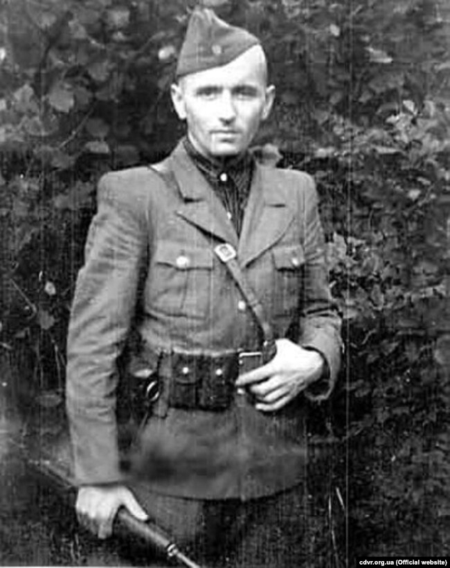 Василь Кук (1913–2007) – генерал-хорунжий, головнокомандувач УПА з 1950 року (після загибелі Романа Шухевича). Навесні 1942 року Кук очолив Провід ОУН на південно-східних українських землях