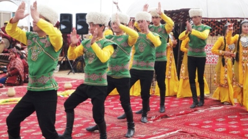 Türkmen folklor topary Özbegistandaky halkara tans festiwalynda ýeňiji boldy