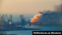 Пожежа в порту Бердянськ. У Генштабі ЗСУ повідомили, що знищено російський великий десантний корабель, , 24 березня 2022 року. 