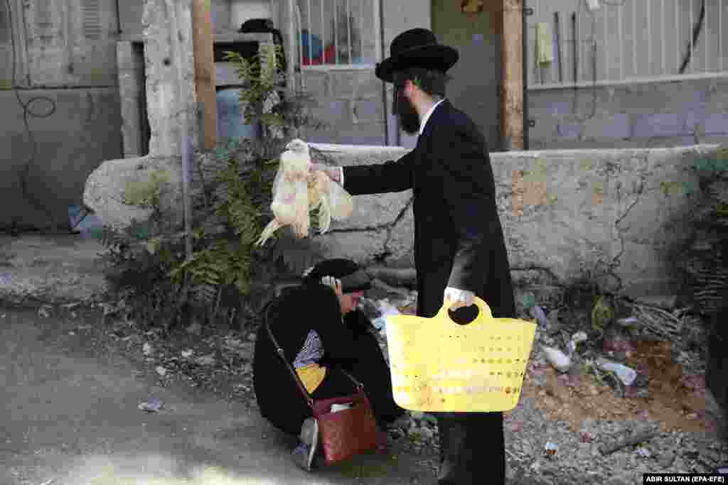 An Ultraorthodox Jew performs a Jewish ritual called &quot;Kaparot,&quot; performed before Yom Kippur, the Day of Atonement and the holiest of Jewish holidays, in the Mea Shearim neighborhood in Jerusalem on September 16. (EPA-EFE/Abir Sultan)