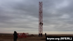Строительство телерадиовышки неподалеку от пропускного пункта «Чонгар». 2 декабря 2016 года