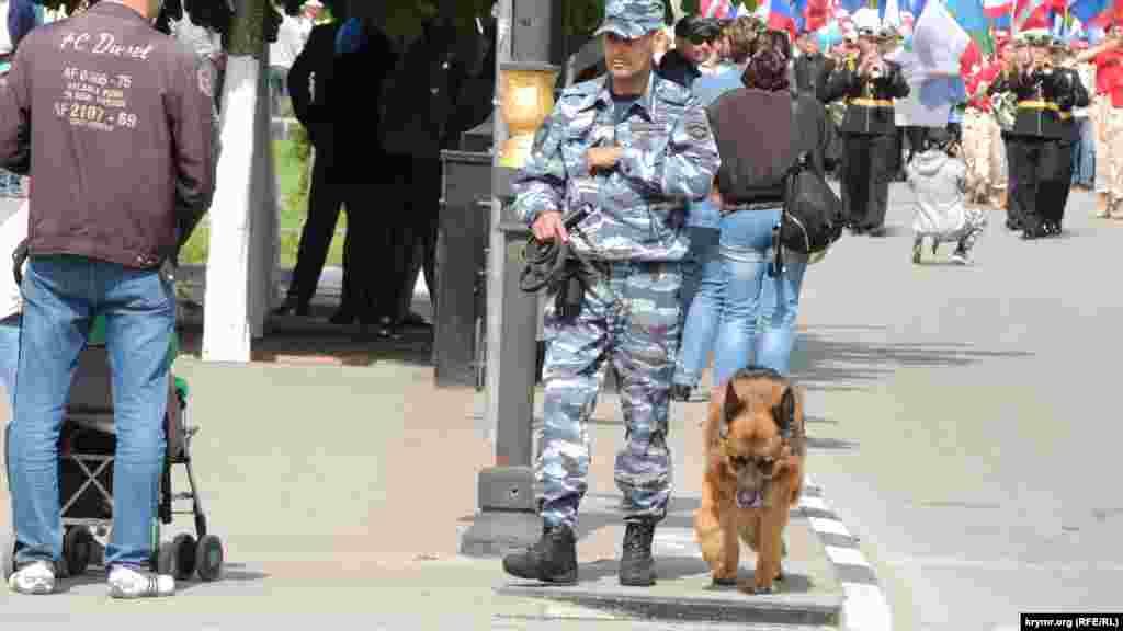 1 мая, Керчь. Центр города, через который проходит основной транспортный поток, перекрыли