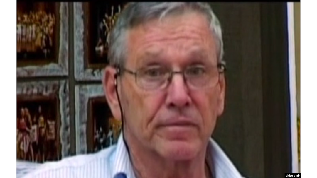 Amos Oz