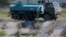 Автоцистерна во время забора воды в пруду села Константиновка Симферопольского района, август 2020 года (иллюстрационное фото)