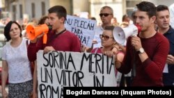 Protest la Craiova împotriva adopției Sorinei de către familia de români stabilită în SUA