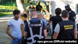 Канали збуту небезпечних речовин зловмисники налагодили в Україні, країнах Євросоюзу, Молдові, Білорусі, повідомили у поліції