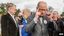 Б.Соботка өзүнүн партиясынын шайлоо өнөктүгү учурунда, Брно, 24-октябрь, 2013