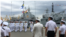 На кораблях торжественно подняли военно-морские флаги.&nbsp;