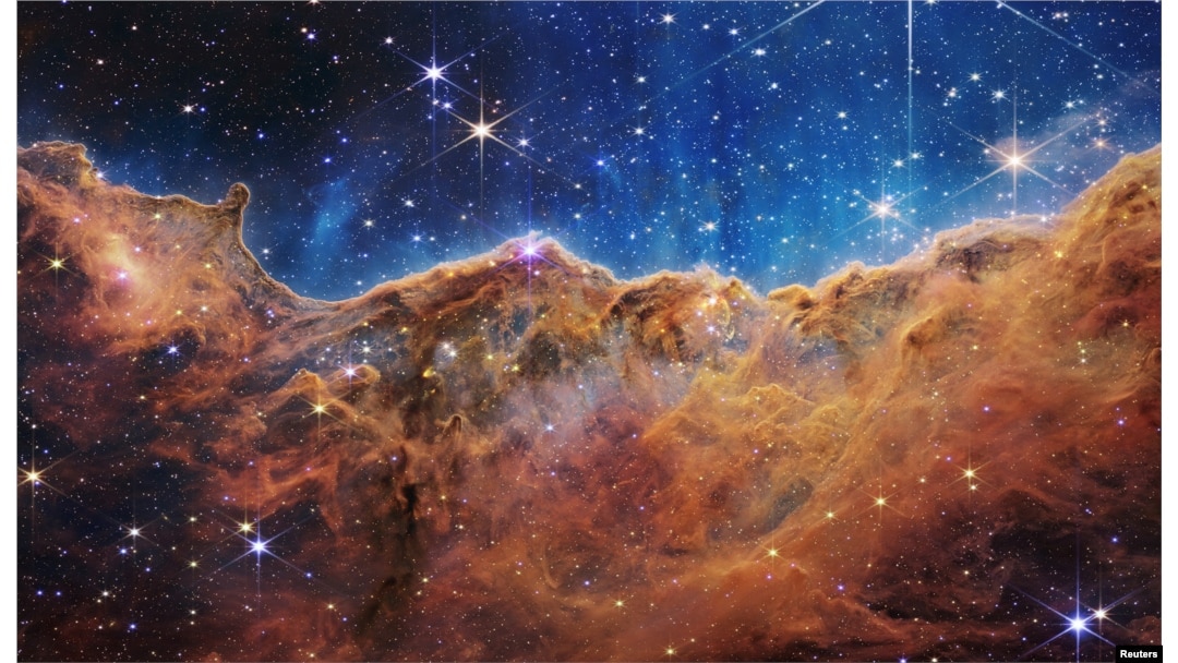 James Webb, imagini din spațiu | Munți de gaz, cele cinci galaxii și moartea unor stele