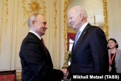 Володимир Путін і Джо Байден зустрічаються на віллі Ла-Гранж у Женеві. Швейцарія. 16 червня 2021 року