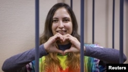 Aleksandra Skochilenko reacts during a court hearing in St. Petersburg on November 16.