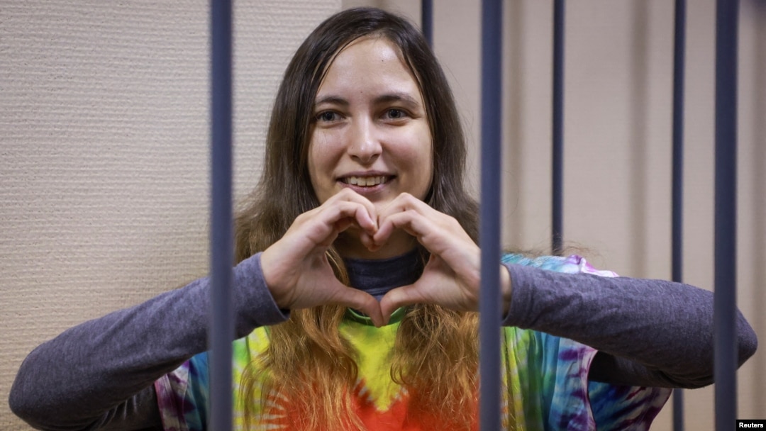 Aleksandra Skochilenko reacts during her sentencing hearing on November 16. 