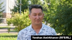 Казахстанский журналист Лукпан Ахмедьяров, автор YouTube-проекта «Просто журналистика». Астана, 9 июля 2025 года