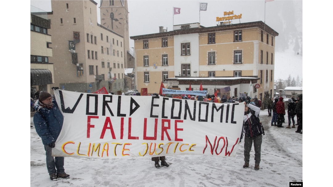 Activiștii protestează împotriva Forumului Economic Mondial. Davos, 15 ianuarie 2023.