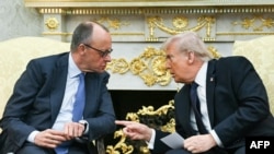 Фридирх Мертс, садри аъзами Олмон ва Доналд Трамп, президенти ИМА 