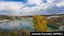 Марсианское озеро в с. Скалистое Бахчисарайского района, архивное фото