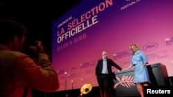  تی‌یری فرمو، مدیر هنری جشنواره کن همراه رئیس این جشنواره در نشست رسانه‌ای اعلام فیلم‌های دوره هفتاد و نهم