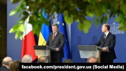 Президент України Петро Порошенко під час візиту до Мальти. 16 травня 2017 року